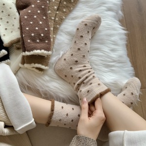 Basic Polka Dots Color Clash Mid-Calf Socks h5 Picture4