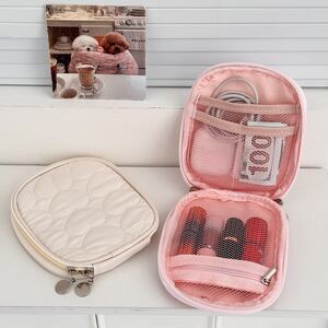 Simple Heart Solid Color Polyester Women's Makeup Bags h5 Picture3