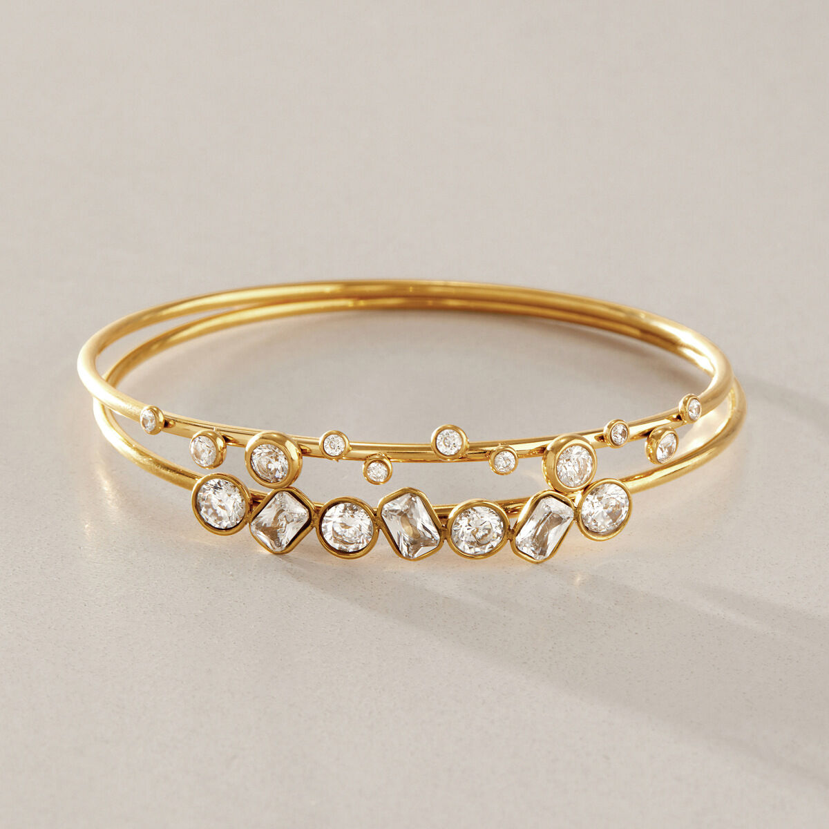 Schlichte, Wasserdichte Armreifen Aus Edelstahl In Goldfarbe Mit Zirkonia Für Damen Bild3