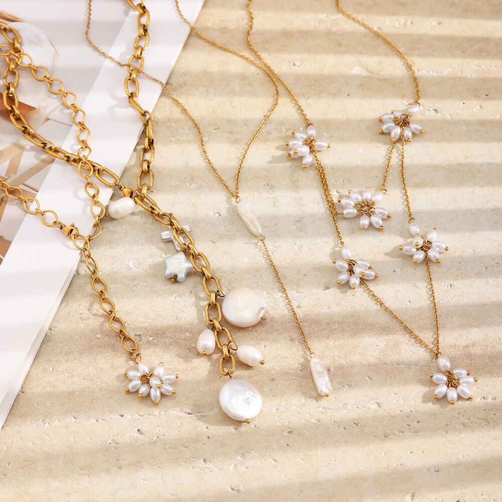 Collar de perlas para mujer de la serie Simple Sweet con cuentas de forma irregular, acero inoxidable y perlas de agua dulce color oro. 2