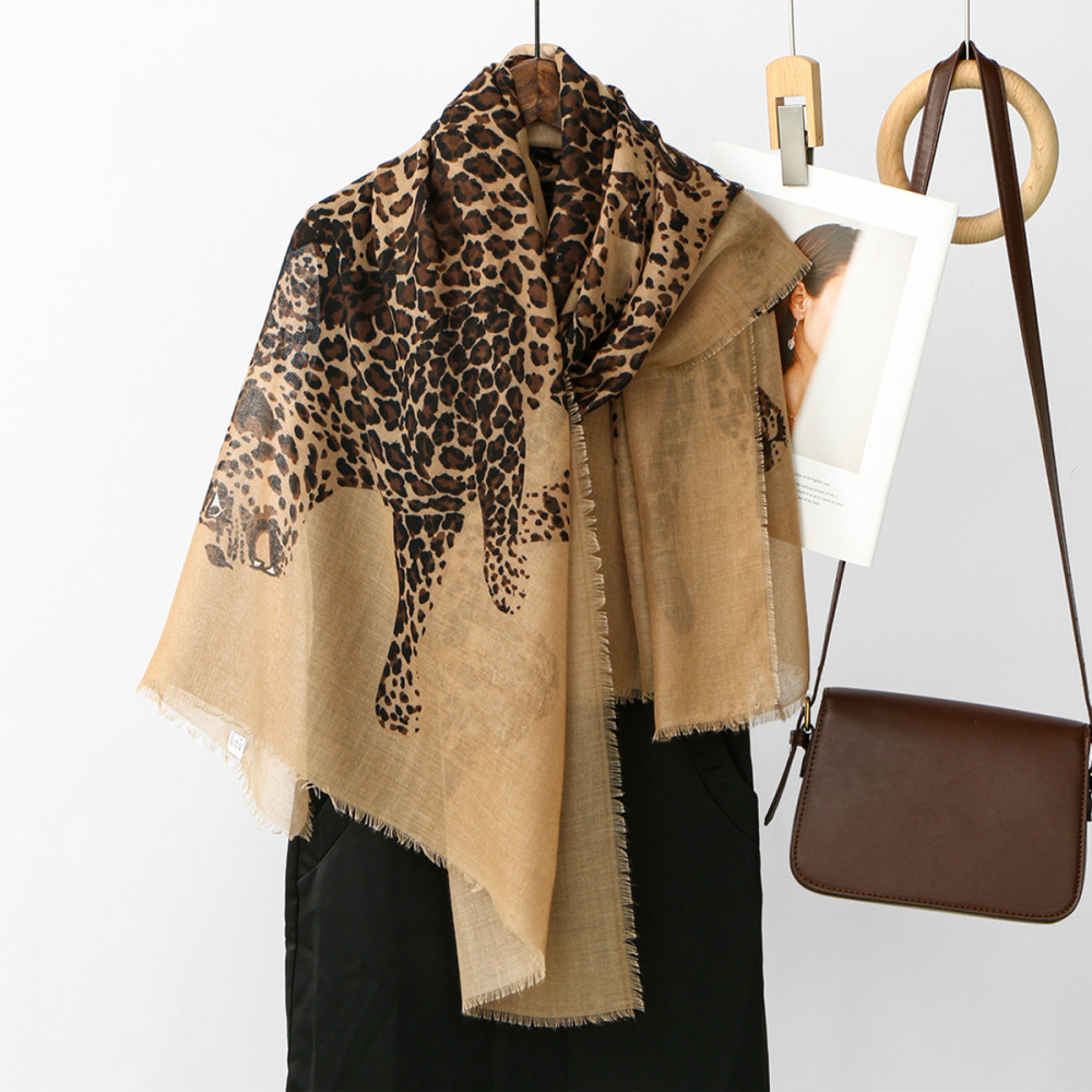 Simple Series Retro Animal Leopard Print Yarn  Scarves 