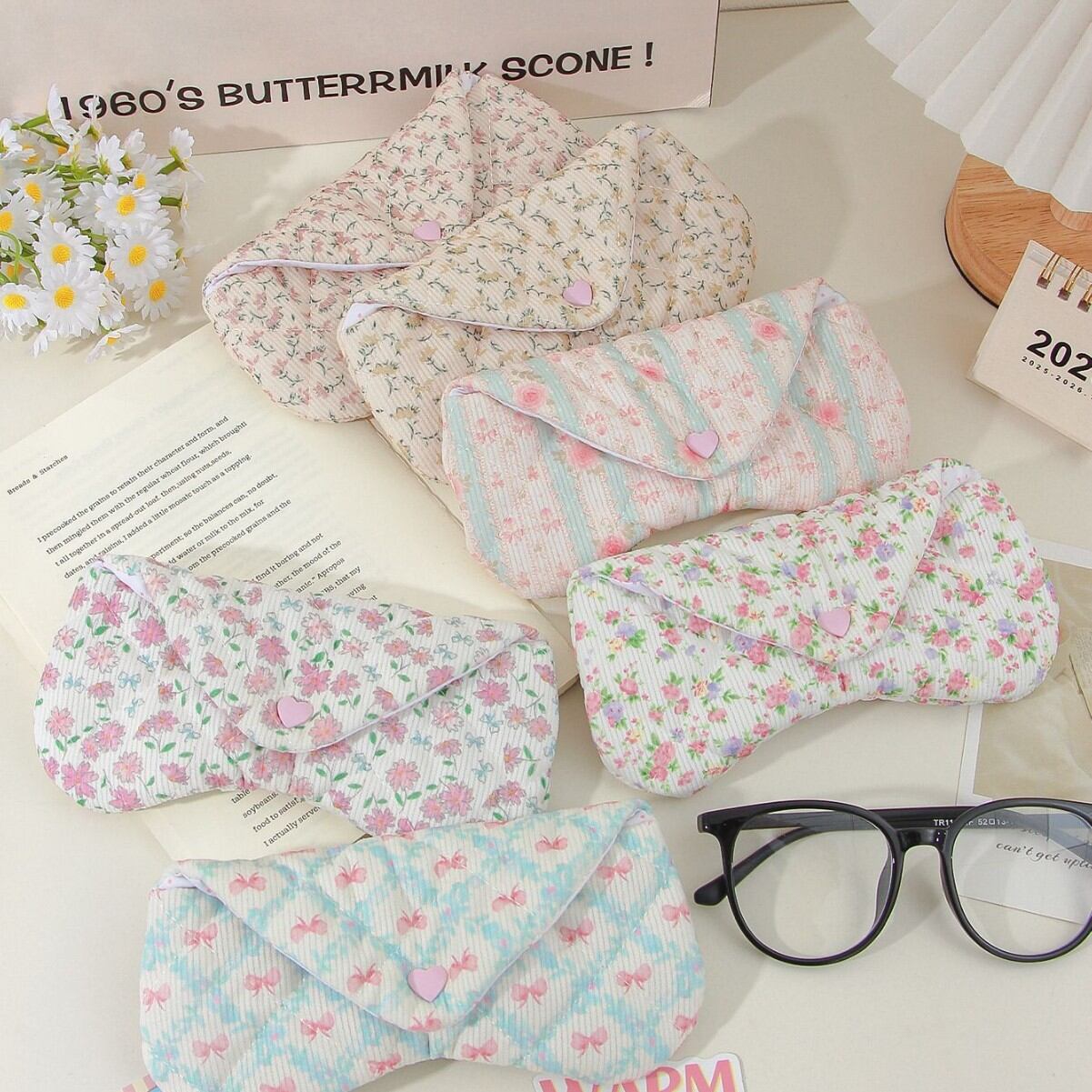 Bolsa De Almacenamiento Para Gafas De Pana De Poliéster Con Lazo Floral De La Serie Romántica Para Mujer. Imagen3