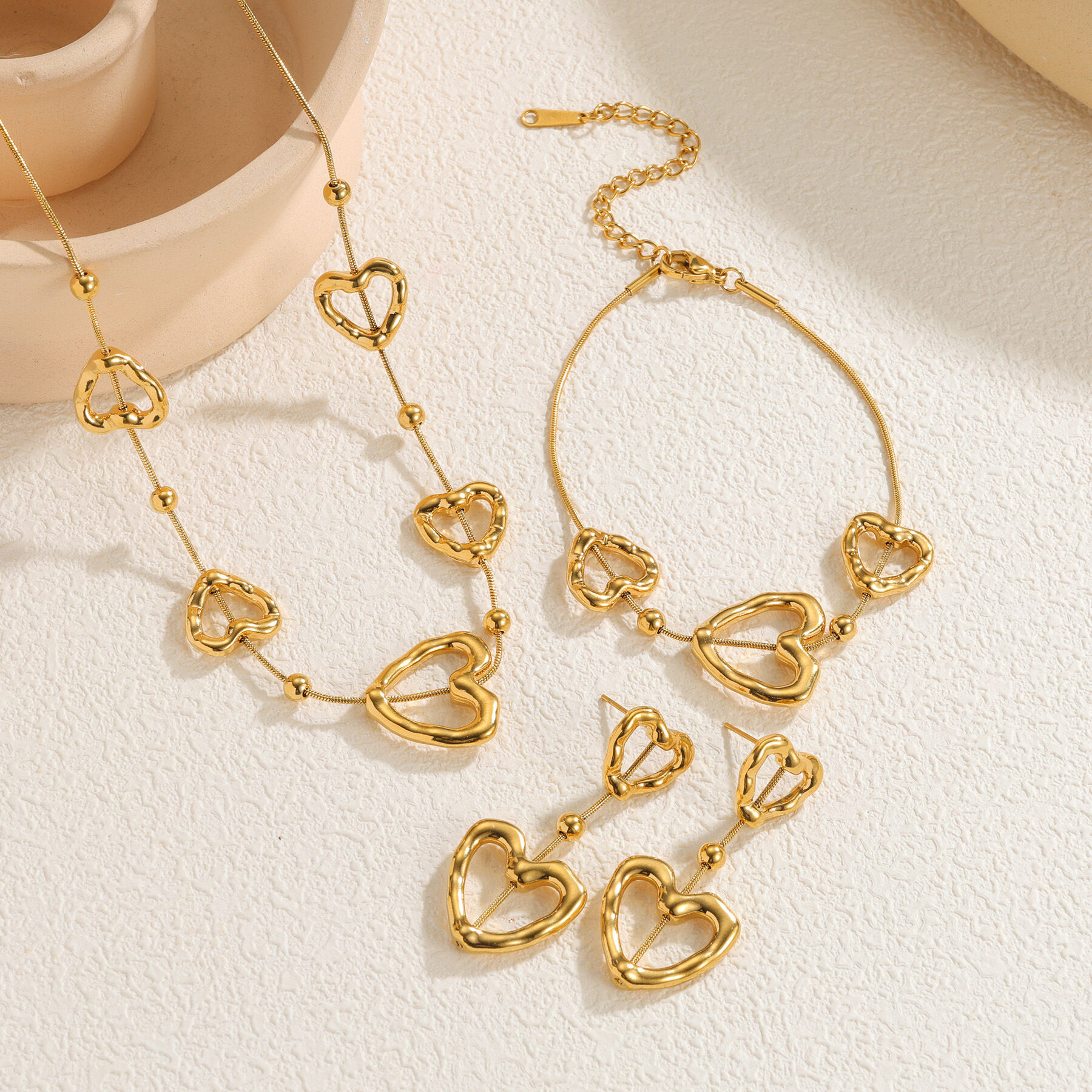 Romantische Serie: Elegante Herz-Schmucksets aus wasserdichtem Edelstahl in Goldfarbe für Damen