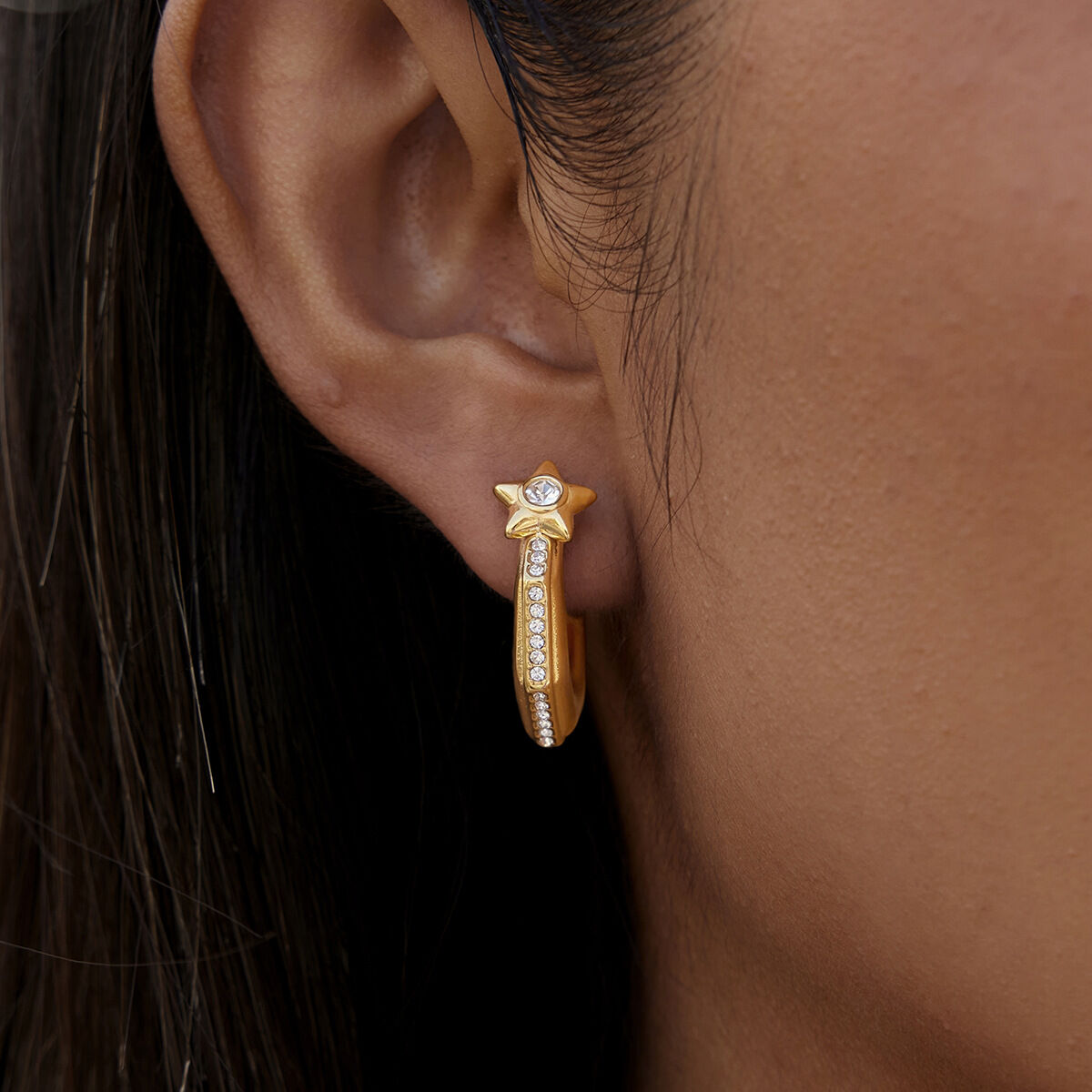 Eenvoudige, Geometrische Stervormige, Waterdichte, Roestvrijstalen Oorringen Met Goudkleurige Strass-Steentjes Voor Dames. Afbeelding3