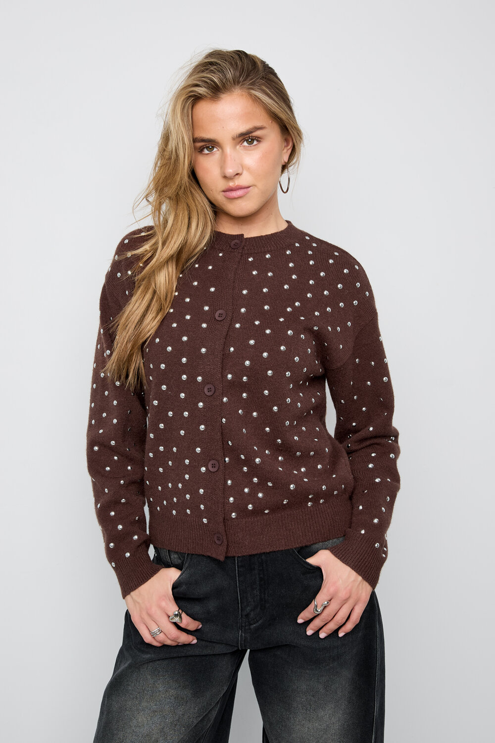 Der Mit Nieten Besetzte Pullover Mit Knöpfen h5Bild6