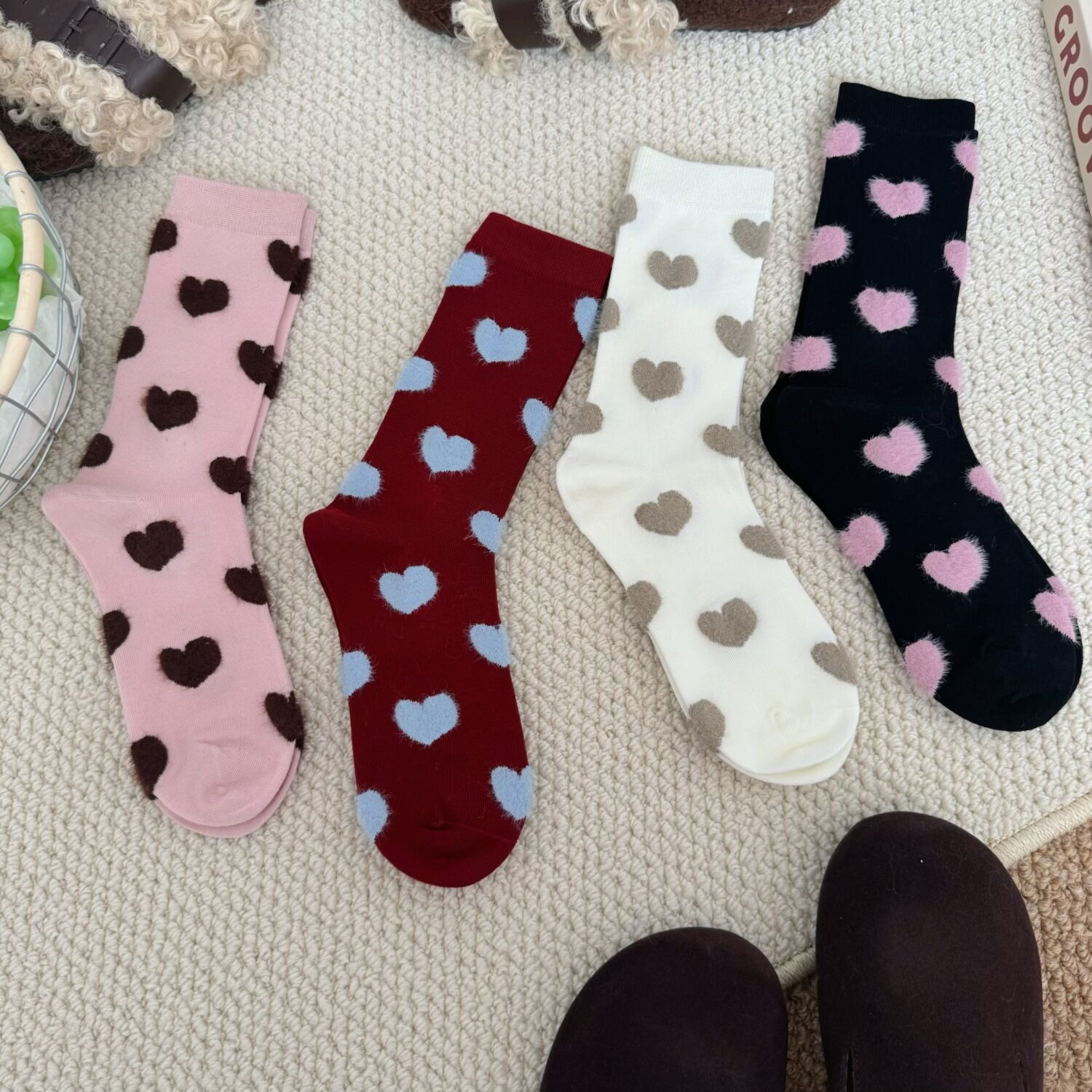 Leicht federnde, einfarbige Herz-Socken bis zur Wade