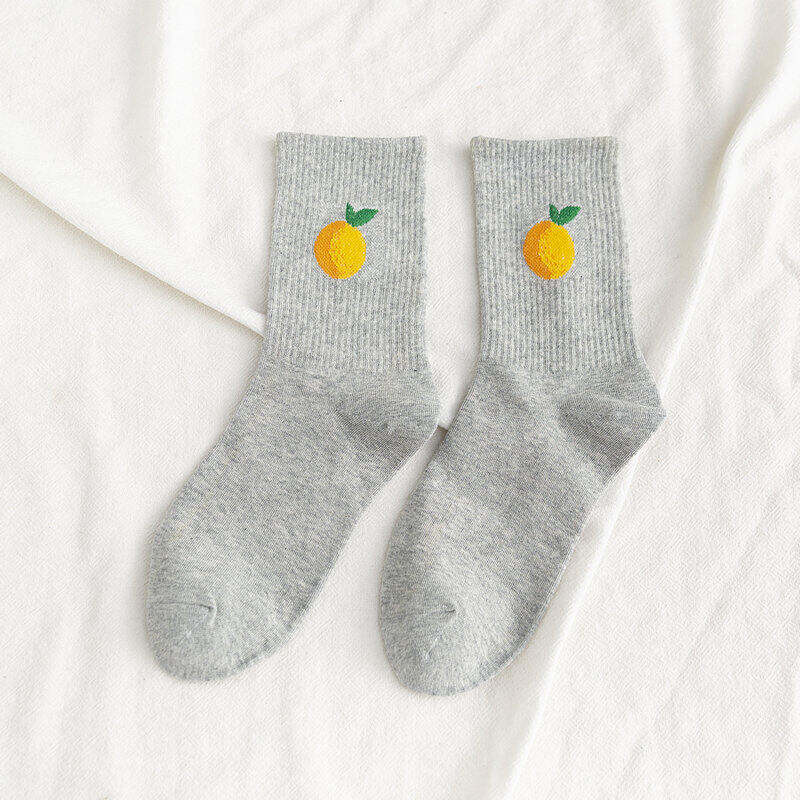 Calzini unisex casual a tinta unita con motivo geometrico e fantasia di frutta e verdura, lunghezza a metà polpaccio.