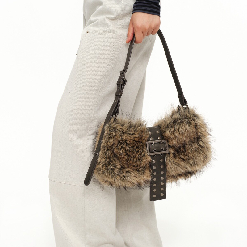 Borsa A Tracolla Da Donna In Stile Streetwear Con Dettagli In Metallo, Borchie, Tinta Unita E Rivetti, Effetto Pelliccia Sintetica. h5 Immagine3