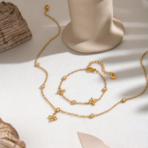 Simple Series Simple Clover Stainless Steel Gold Color Zircon Women's Chain Necklaces h5 Picture2