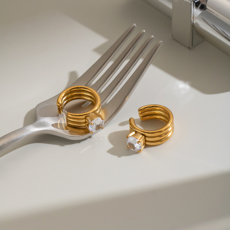 C-förmige, wasserdichte Ohrklemmen aus Edelstahl in Goldfarbe mit Zirkonia für Damen 2