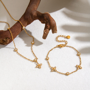 Simple Series Simple Clover Stainless Steel Gold Color Zircon Women's Chain Necklaces h5 Picture3