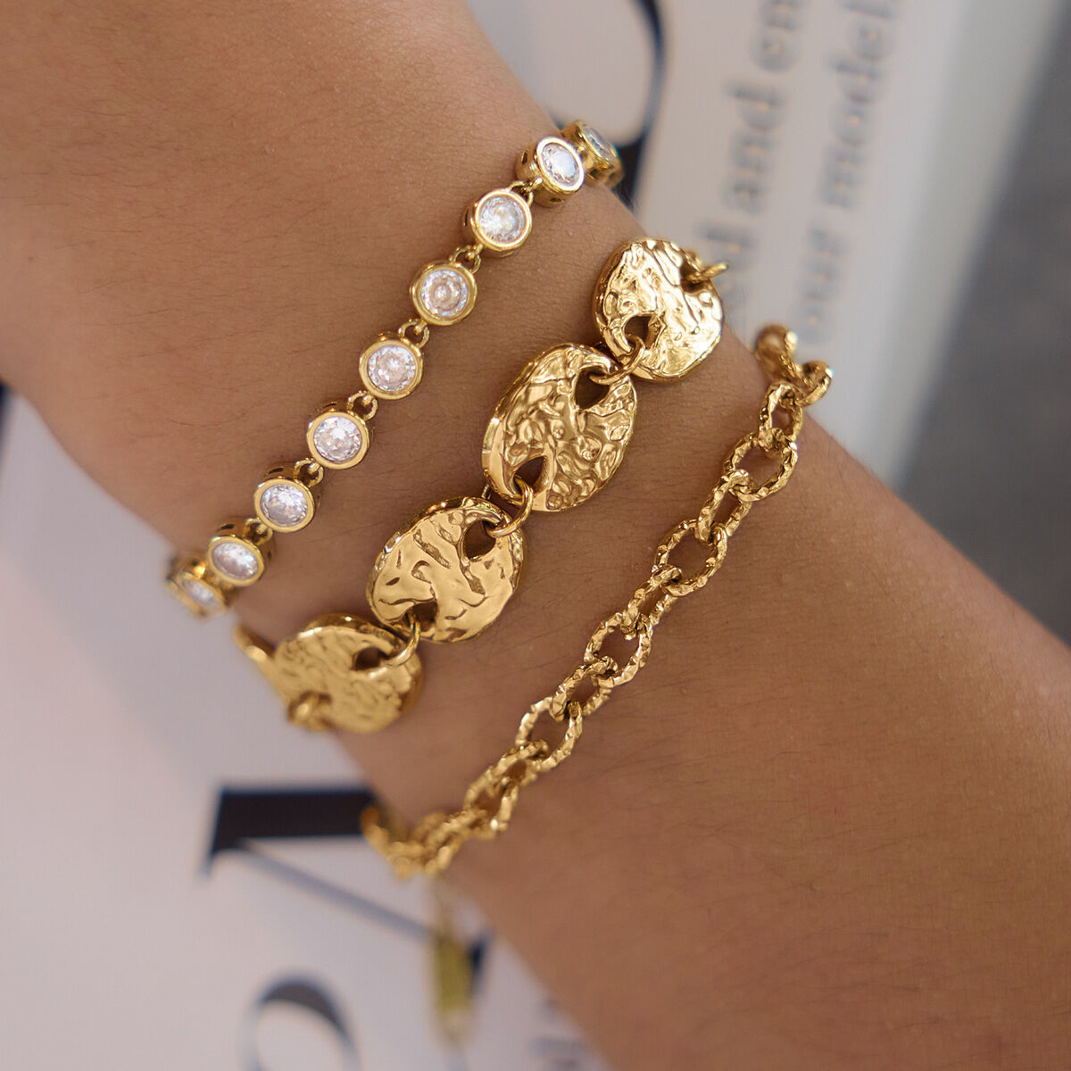Set di collane da donna in acciaio inossidabile color oro con motivo martellato retrò e zirconi, impermeabili.