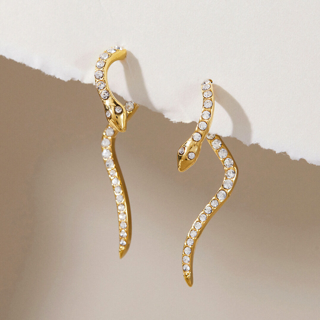 Oorbellen voor dames, gemaakt van roestvrij staal in slangvorm, waterdicht en met goudkleurige strass-steentjes.