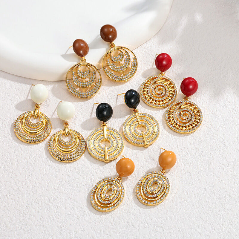 Pendientes Colgantes De Mujer De La Lujosa Serie Retro Circle De Acero Inoxidable, Resistentes Al Agua Y Color Dorado. Imagen2