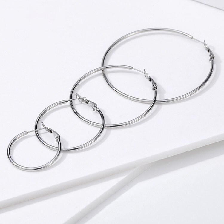 Pendientes De Aro Para Mujer Simple Series Daily Circle De Acero Inoxidable, Resistentes Al Agua Y Color Dorado. Imagen3