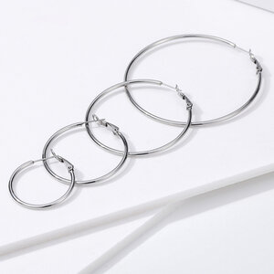 Pendientes De Aro Para Mujer Simple Series Daily Circle De Acero Inoxidable, Resistentes Al Agua Y Color Dorado. h5 Imagen3