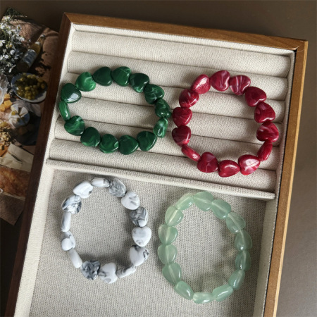 Einfache Serie Niedliche Herzperlen Acryl-Armbänder für Damen mit Farbverlauf 2
