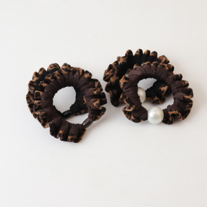 Simple Series Retro Leopard Print Fabric Artificial Pearl Scrunchies h5 Picture2