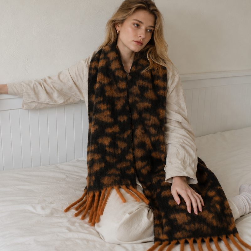 Simple Series Retro Leopard Print Tassel Wool-Polyester Blend Winter Scarves Picture2