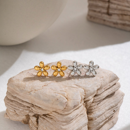Flower Shape Stainless Steel Waterproof Gold Color Women's Stud Earrings
