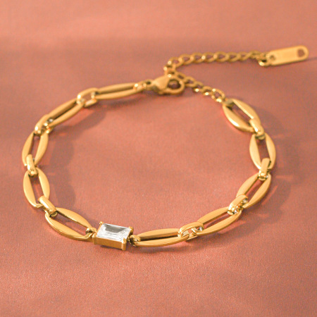 Waterdichte roestvrijstalen schakelarmband met gouden zirkonia voor dames.