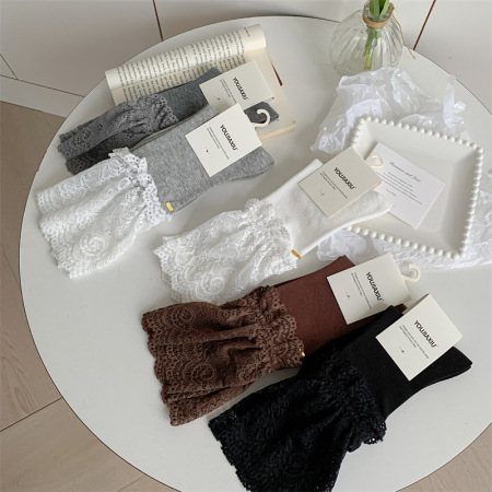 Elegante effen sokken met kanten patchwork tot halverwege de kuit 2