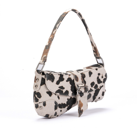 Damen-Satteltasche im Streetwear-Stil mit Kuhmuster. 2
