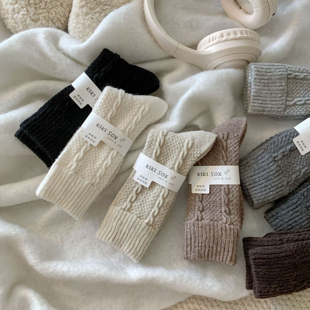 Slight Bounce Basic Solid Color Mid-Calf Socks Picture4