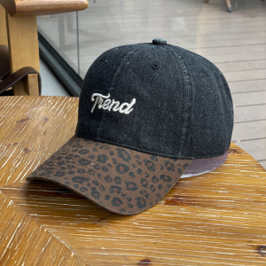 Simple Series Casual Baseballkappe Aus Baumwolle Mit Leopardenmuster Und Mehrfarbigem Schriftzug h5 Bild3
