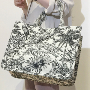 Casual Style Embroidered Animal Plant Canvas Women's Square Tote Bags h5 Picture3