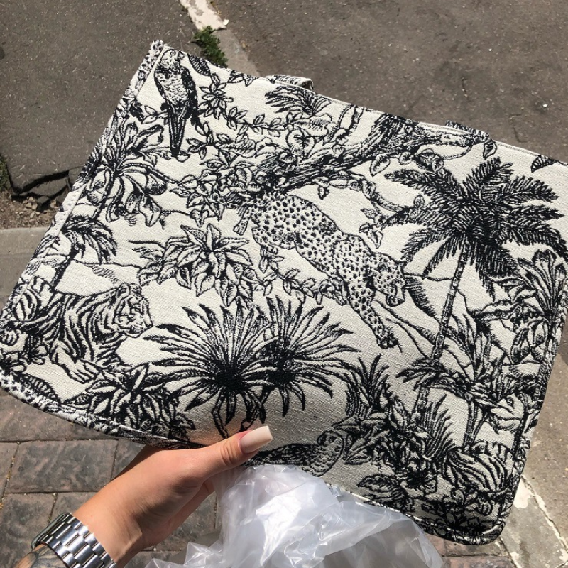 Casual Style Embroidered Animal Plant Canvas Women's Square Tote Bags h5Picture8