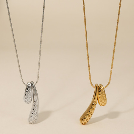 Collana da donna con ciondolo a goccia semplice, impermeabile, in acciaio inossidabile color oro.