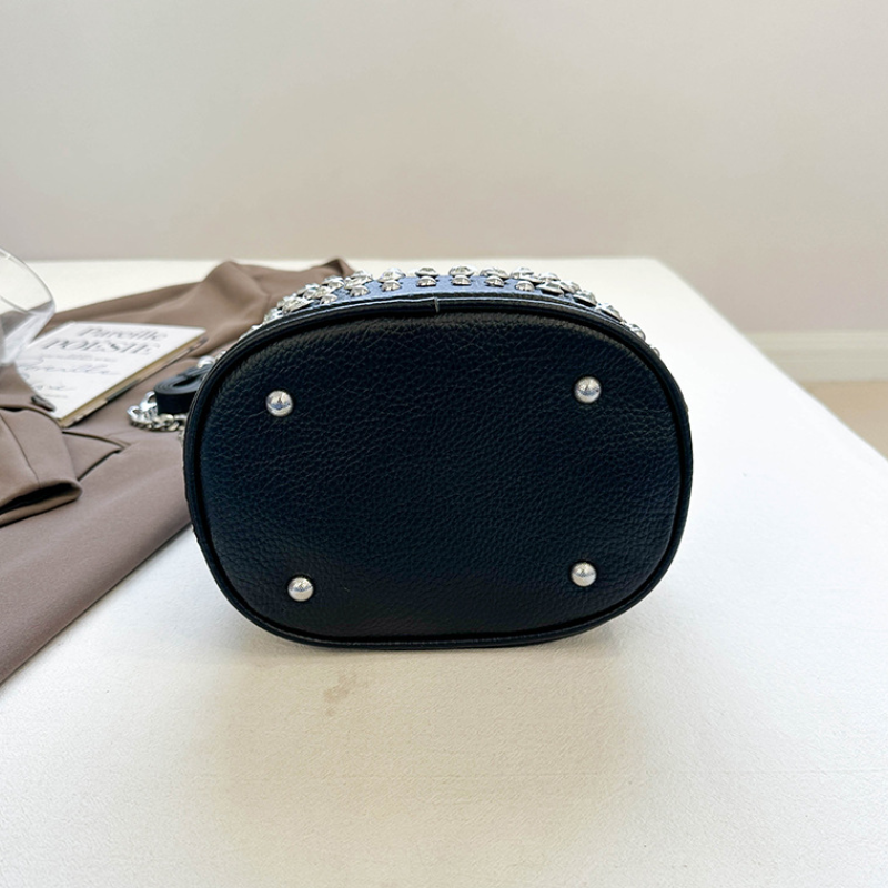 Streetwear Style Studded Solid Color Rivet Pu Women's Bucket Handbags Picture11