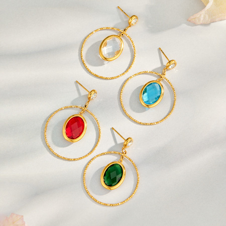 Romantische Serie: Ohrhänger Für Damen Aus Edelstahl, Wasserfest, Goldfarben, Mit Zirkonia In Ellipsenform.