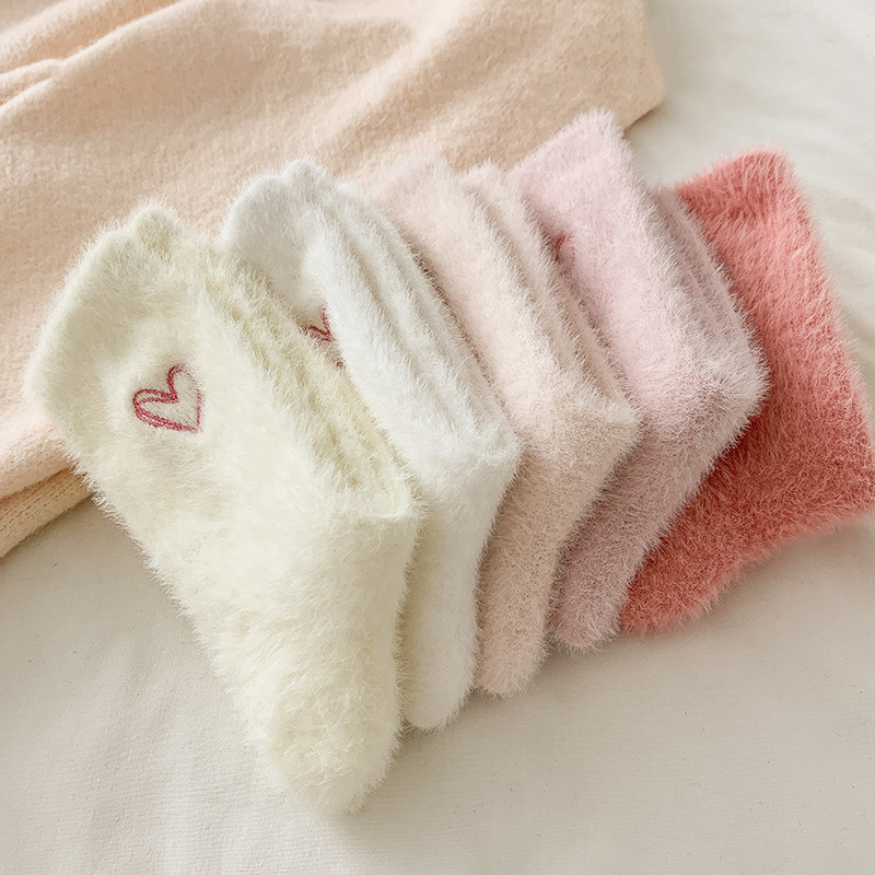 Women's Slight Bounce Basic Solid Color Heart Mid-Calf Socks h5Picture2