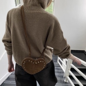 Casual Style Studded Rivet Suede Women's Heart Crossbody Bags h5 Picture3