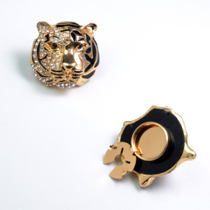 Luxurious Series Retro Animal Solid Color Leopard Print Metal Rhinestone Cufflinks h5 Picture4