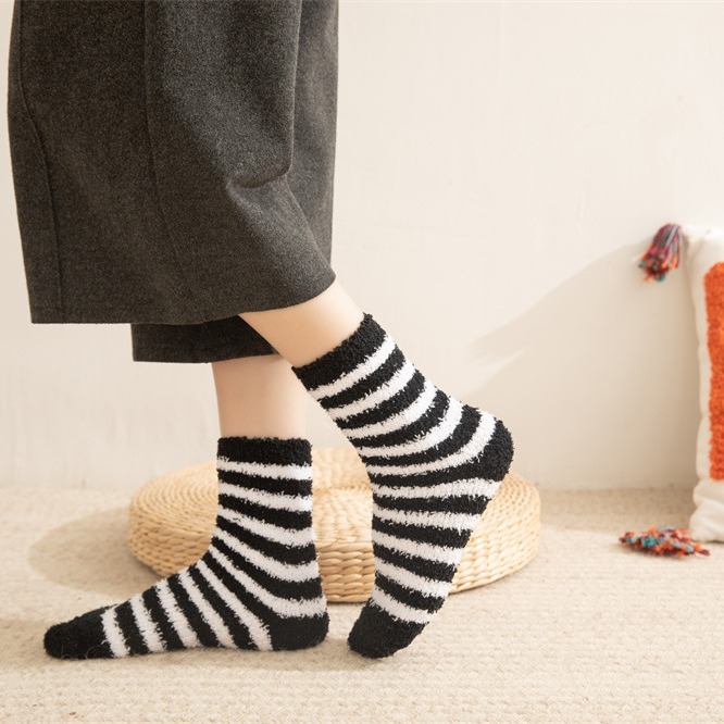 Slight Bounce Basic Stripes Mid-Calf Socks h5Picture5