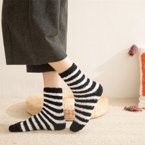 Slight Bounce Basic Stripes Mid-Calf Socks h5 Picture5