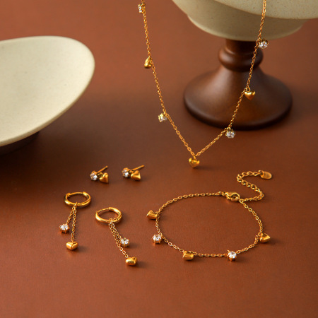 Simple Series Daily Heart Tassel Edelstahl Wasserdicht Goldfarben Zirkon Damen Anhänger Halsketten 2