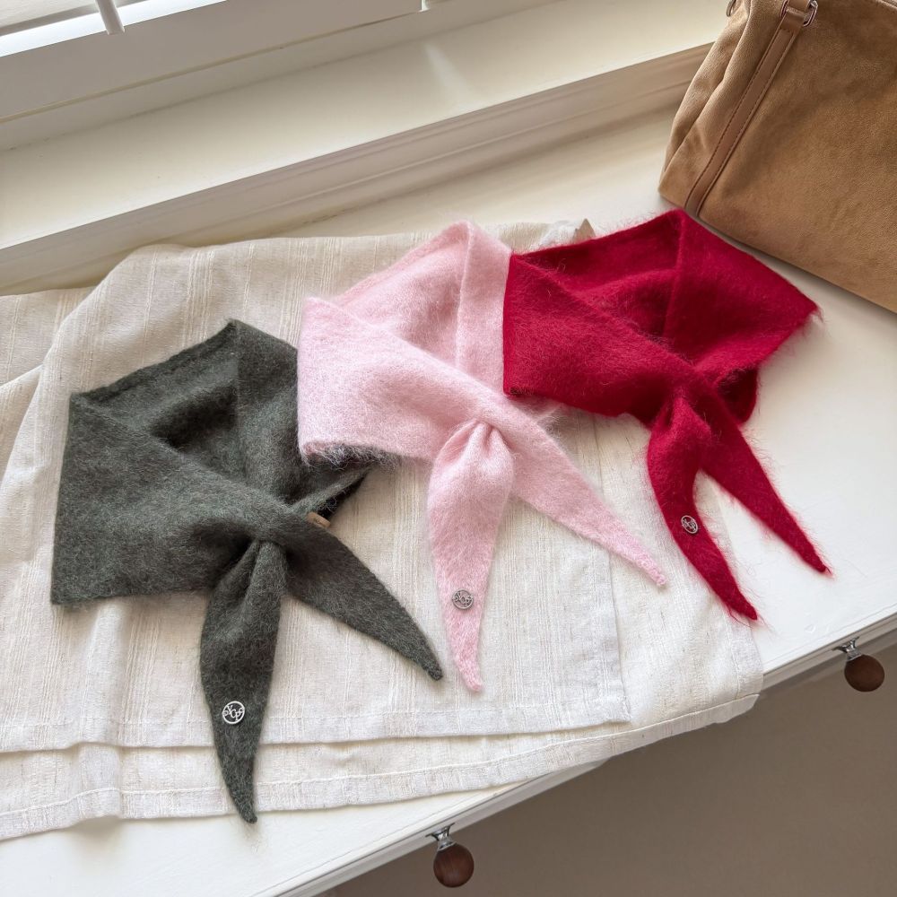 Simple Series Daily Letter Solid Color Wool Polyester Blend Triangular Scarves h5Picture2