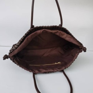 Casual Style Woven Solid Color Woven Pu Women's Square Tote Bags h5 Picture4