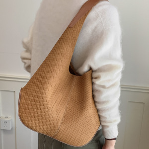 Casual Style Woven Solid Color Woven Pu Women's Underarm Shoulder Bags h5 Picture4