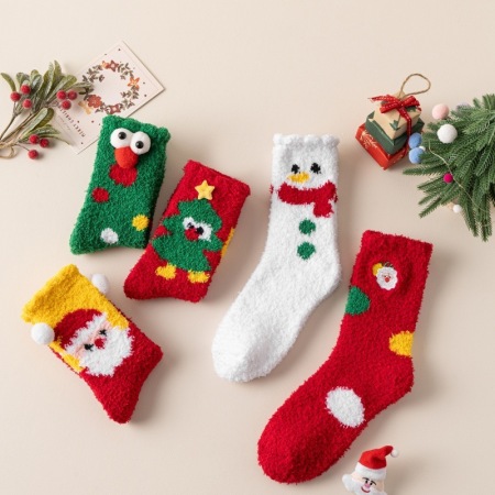Slight Bounce Cute Christmas Mid-Calf Socks
