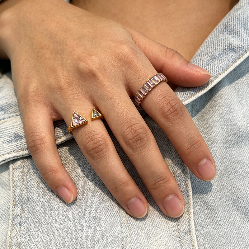 Luxe Serie Sexy Onregelmatig Gevormde Waterdichte Roestvrijstalen Ringen Met Goudkleurige Zirkonia Voor Dames. Afbeelding2