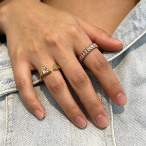 Luxe Serie Sexy Onregelmatig Gevormde Waterdichte Roestvrijstalen Ringen Met Goudkleurige Zirkonia Voor Dames. h5 Afbeelding2