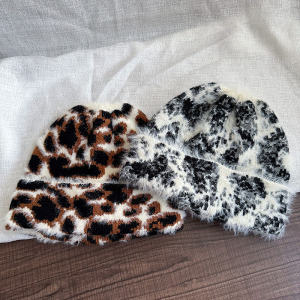 Simple Series Retro Key Mixed Color Animal Print Polyester Beanie h5 Picture2