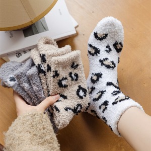 Women's Slight Bounce Casual Leopard Print Mid-Calf Socks h5 Picture3