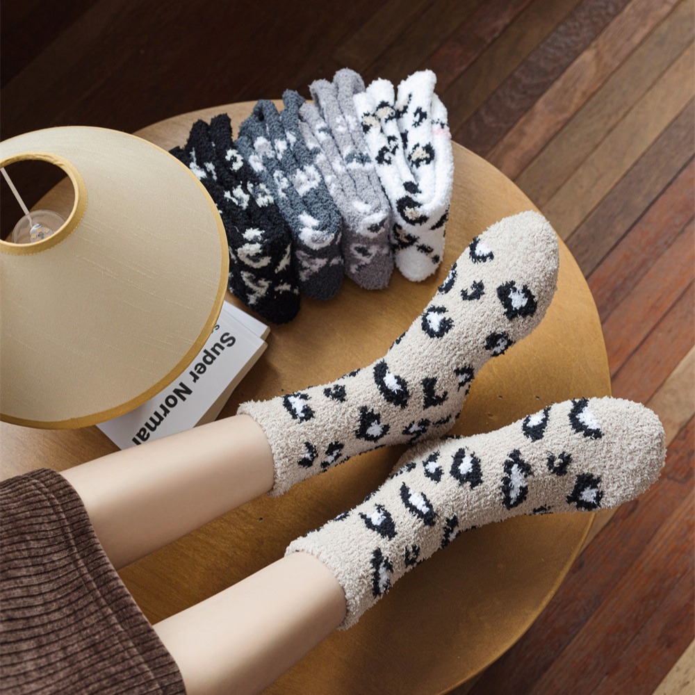 Women's Slight Bounce Casual Leopard Print Mid-Calf Socks Picture4