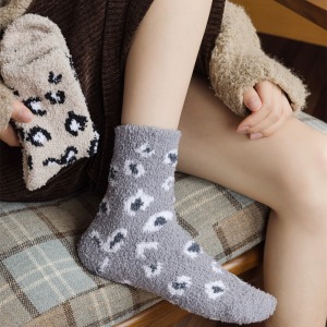 Women's Slight Bounce Casual Leopard Print Mid-Calf Socks h5 Picture5